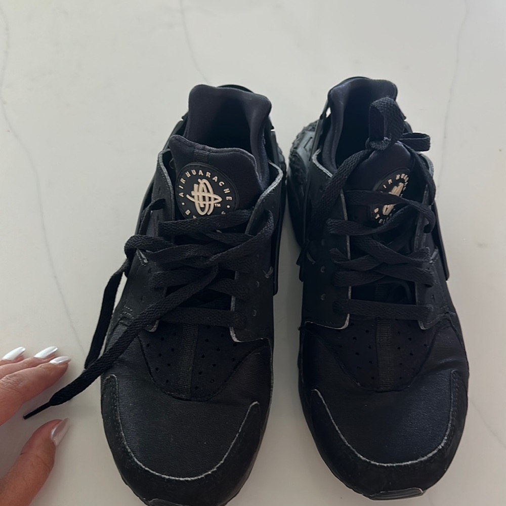 Huarache Nikes 7.5 boys size (8.5 women) almost brand new. Never used!